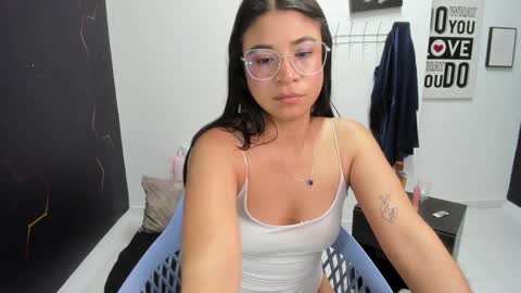 Lizzy online show from 01-24-25, 01:56