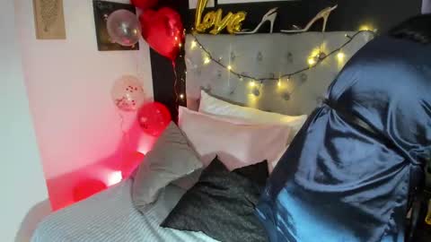 Lizzy online show from 02-15-25, 06:12