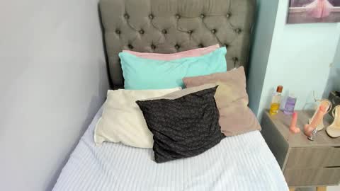 Lizzy online show from 03-10-25, 03:34