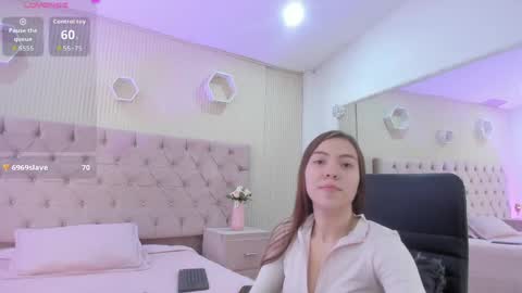 Snapshot of lizzyrossie chatting on 05-14-26, 11:00 Lizzy Rossie online show from 05-14-26, 11:00