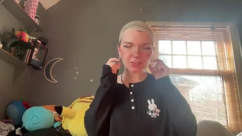 Snapshot of lizzyylovesick chatting on 02-19-25, 02:01 lizzybunny online show from 02-19-25, 02:01