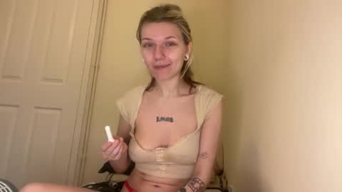 Snapshot of lizzyylovesick chatting on 11-03-25, 08:21 lizzybunny online show from 11-03-25, 08:21