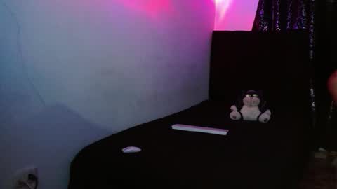 Snapshot of lliamm_2 chatting on 11-23-25, 06:57 lliamm 2 online show from 11-23-25, 06:57