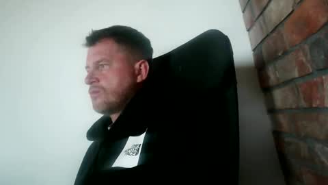 Snapshot of lllukasssxxx chatting on 10-11-25, 12:36 lllukasssxxx online show from 10-11-25, 12:36