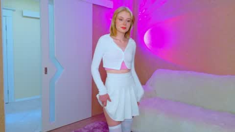 Snapshot of llovelymia chatting on 06-19-26, 02:49 llovelymia online show from 06-19-26, 02:49