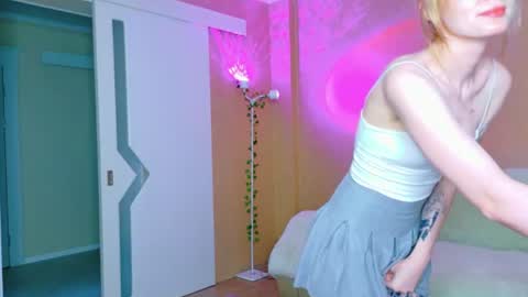 Snapshot of llovelymia chatting on 06-24-26, 03:05 llovelymia online show from 06-24-26, 03:05