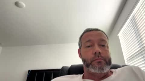 Snapshot of lngd_5 chatting on 12-16-25, 08:36 lngd_5 online show from 12-16-25, 08:36