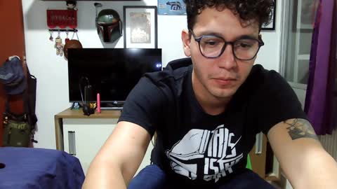 Snapshot of lobomx19 chatting on 01-11-25, 03:55 Lobo online show from 01-11-25, 03:55