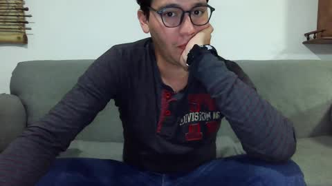 Snapshot of lobomx19 chatting on 02-25-25, 01:41 Lobo online show from 02-25-25, 01:41