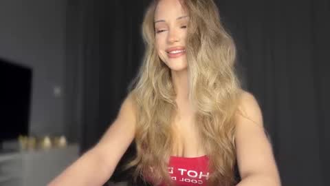 Snapshot of lodemure_ chatting on 02-10-26, 09:52 Lolla online show from 02-10-26, 09:52