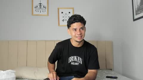Snapshot of logan_9_ chatting on 05-17-26, 06:44 logan online show from 05-17-26, 06:44