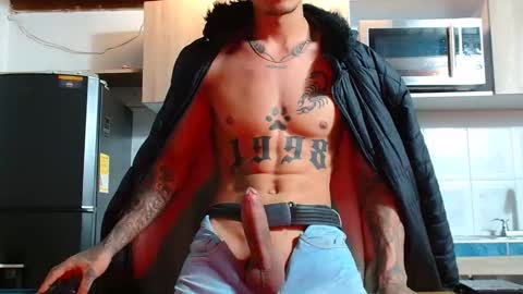 Snapshot of logan__777 chatting on 10-19-25, 01:39 Logan online show from 10-19-25, 01:39