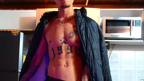 Snapshot of logan__777 chatting on 11-16-25, 02:06 Logan online show from 11-16-25, 02:06