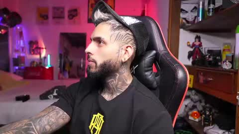 logan_hugh8 online show from 04-01-26, 12:00