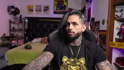 logan_hugh8 online show from 05-18-26, 06:08
