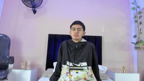 Snapshot of logan_wolf_ chatting on 12-16-25, 12:43 Logan online show from 12-16-25, 12:43