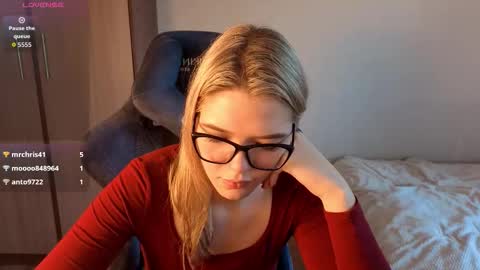 Snapshot of logandrive chatting on 09-12-25, 12:05 Logan and Katana online show from 09-12-25, 12:05