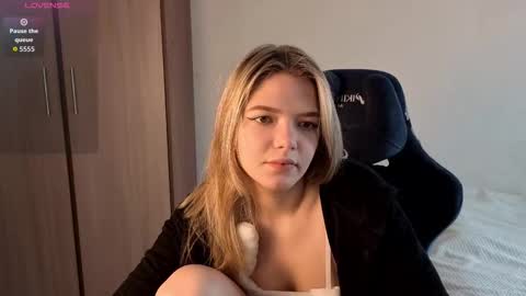 Snapshot of logandrive chatting on 10-13-25, 10:04 Logan and Katana online show from 10-13-25, 10:04