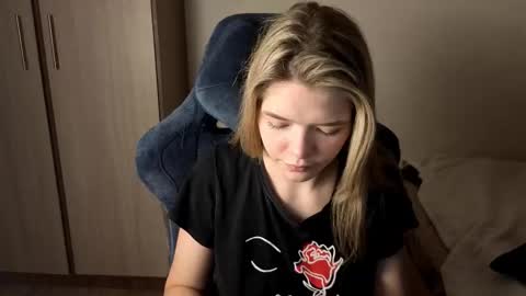 Snapshot of logandrive chatting on 10-24-25, 01:07 Logan and Katana online show from 10-24-25, 01:07