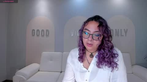 Snapshot of loiseharper chatting on 05-03-26, 05:30 Loise online show from 05-03-26, 05:30