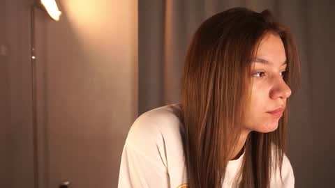 Elza online show from 10-17-25, 04:20