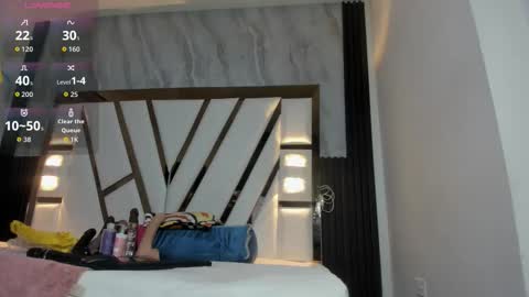 Lola online show from 10-25-25, 11:40