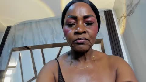 Lola online show from 11-12-25, 11:32