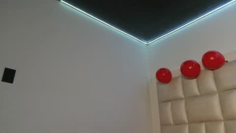 lola_js online show from 05-18-26, 12:11