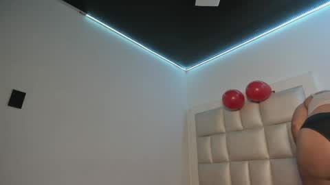 lola_js online show from 05-23-26, 12:31