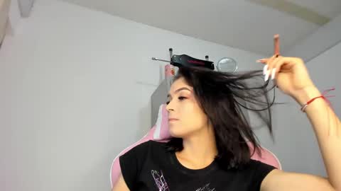 Snapshot of lola_kamila chatting on 01-20-25, 10:15 Lola Kamila online show from 01-20-25, 10:15