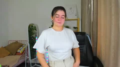 Snapshot of lola_loco chatting on 08-04-26, 01:20 Margo online show from 08-04-26, 01:20