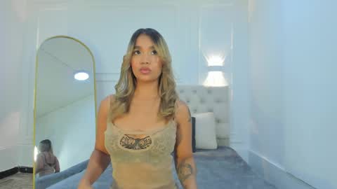 lola red online show from 04-06-26, 07:26