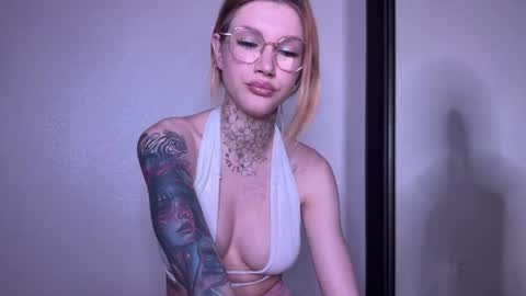 Snapshot of lola_sunnie chatting on 05-03-26, 07:31 Adelia online show from 05-03-26, 07:31