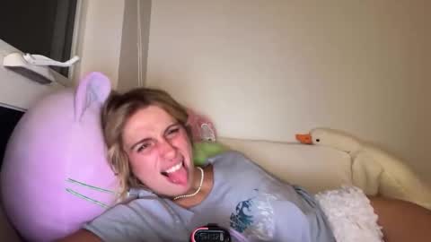 lolaa555 online show from 06-05-26, 06:52