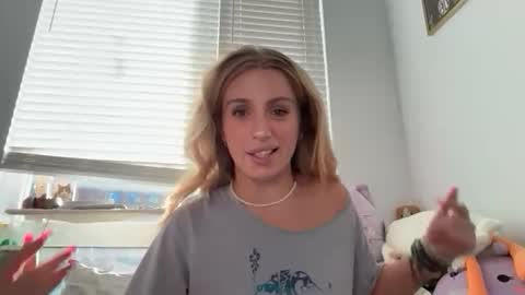 lolaa555 online show from 06-08-26, 01:28