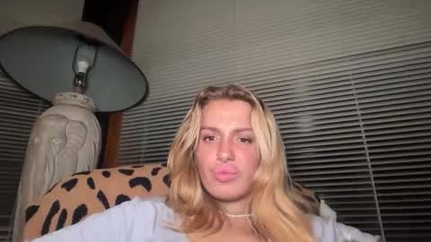 lolaa555 online show from 06-09-26, 05:52