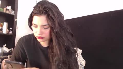 lolaa_staars online show from 01-26-25, 12:01