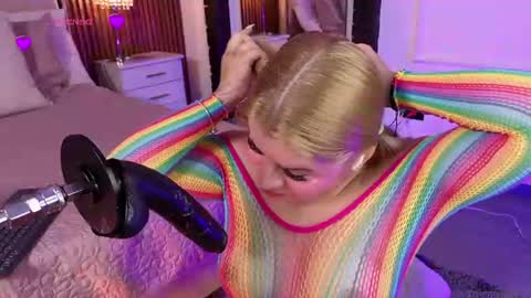 Snapshot of lolaangellx chatting on 06-10-26, 08:52 Lola Angel online show from 06-10-26, 08:52