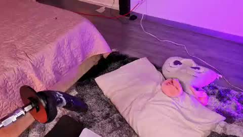 Snapshot of lolaangellx chatting on 06-11-26, 12:32 Lola Angel online show from 06-11-26, 12:32