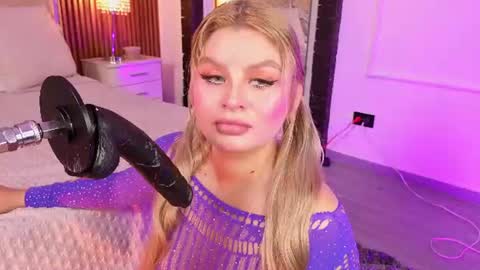 Snapshot of lolaangellx chatting on 06-17-26, 09:27 Lola Angel online show from 06-17-26, 09:27