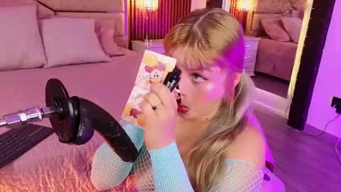 Snapshot of lolaangellx chatting on 06-23-26, 08:18 Lola Angel online show from 06-23-26, 08:18