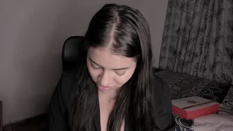 lolaasmith_21 online show from 01-11-25, 10:40