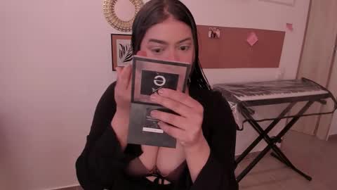 lolaasmith_21 online show from 11-01-25, 09:06