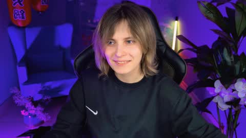 Snapshot of lolaasmus chatting on 02-04-25, 11:16 I consider myself the god Loki but life just calls me LOL online show from 02-04-25, 11:16