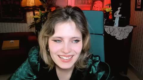 Snapshot of lolaasmus chatting on 02-26-25, 01:41 I consider myself the god Loki but life just calls me LOL online show from 02-26-25, 01:41