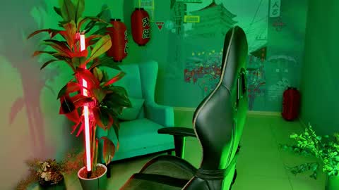 Snapshot of lolaasmus chatting on 03-11-25, 05:05 I consider myself the god Loki but life just calls me LOL online show from 03-11-25, 05:05