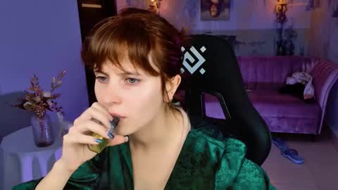 Snapshot of lolaasmus chatting on 09-26-25, 07:45 I consider myself the god Loki but life just calls me LOL online show from 09-26-25, 07:45