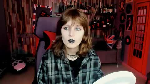 Snapshot of lolaasmus chatting on 10-25-25, 05:15 I consider myself the god Loki but life just calls me LOL online show from 10-25-25, 05:15