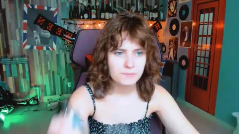 Snapshot of lolaasmus chatting on 10-29-25, 08:38 I consider myself the god Loki but life just calls me LOL online show from 10-29-25, 08:38