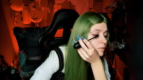 Snapshot of lolaasmus chatting on 10-30-25, 08:16 I consider myself the god Loki but life just calls me LOL online show from 10-30-25, 08:16